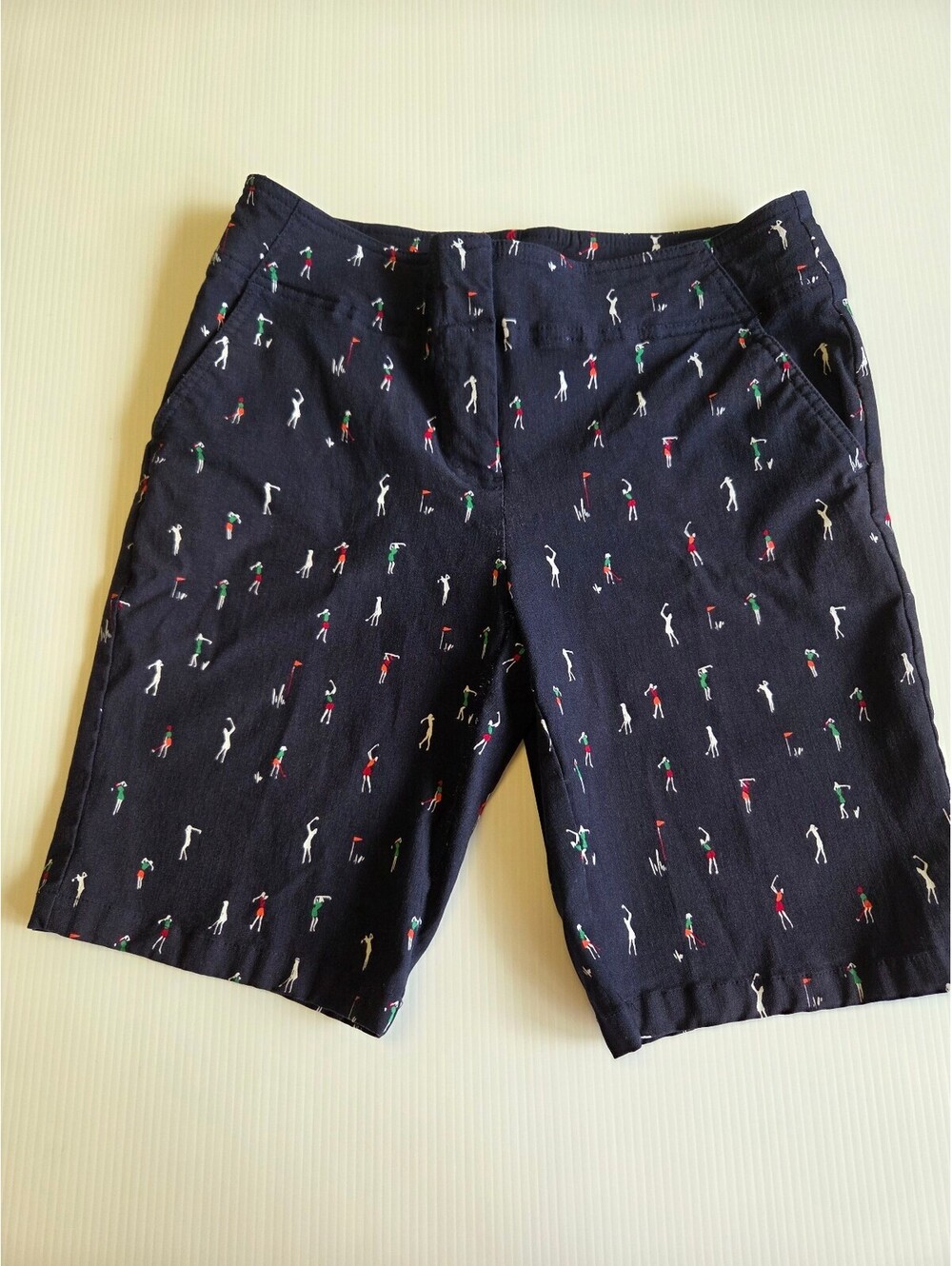 IZOD Golf Women's Size 4 Navy Blue Shorts with Golf Player Print